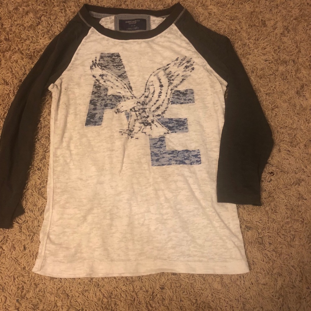 Women AE mid length graphic shirt
